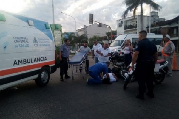 Mujer en moto sufrió heridas tras protagonizar un accidente