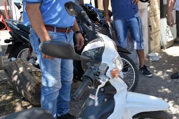 En medio de un operativo de Tránsito recuperan una moto robada