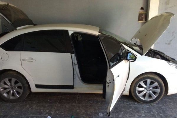 Policías de Chaco y Corrientes allanaron la casa de un peligroso delincuente en el barrio Ponce