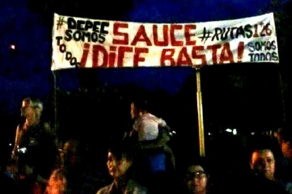 Cansados de los cortes de luz, vecinos de Sauce salieron a la calle y dijeron basta