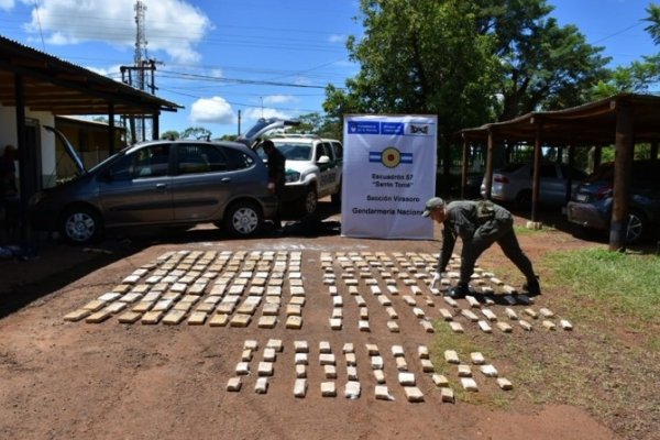 Narcotráfico en Corrientes: Detienen a un hombre con 165 kilos de marihuana en un auto