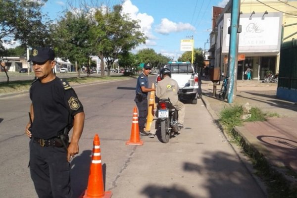 En distintos procedimientos, policías secuestraron motos, bicicletas y bolsas con piedras