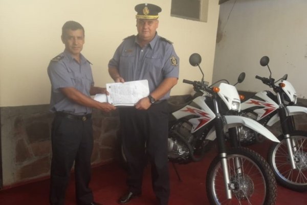 Entregan motos a la Policía