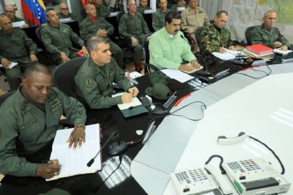 Maduro cerró la frontera con Brasil y evalúa hacer lo mismo con Colombia
