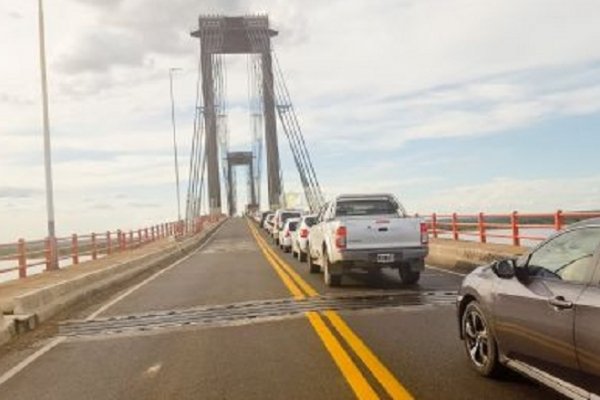 Policías evitaron que un joven se arroje del puente Gral. Belgrano
