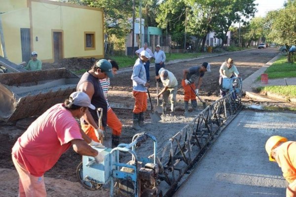 El Municipio de Mercedes continúa pavimentando calles