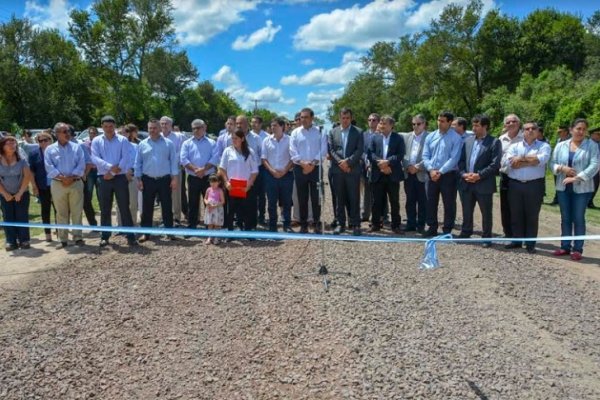 Inauguraron la reconstrucción del Centro de Salud de La Palmira y el enripiado del atajo a Itatí