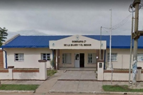 Un policía y su pareja golpearon a una mujer frente a sus hijas