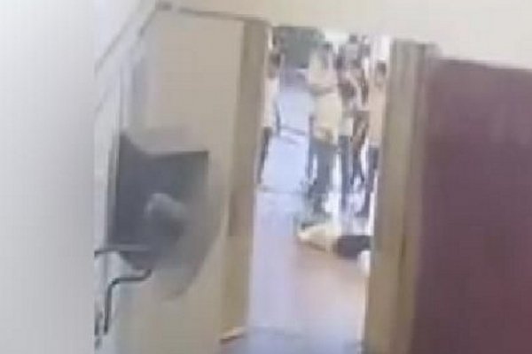 Monte Caseros: Le pegó una feroz patada en la cabeza a su compañero y lo dejó inconsciente