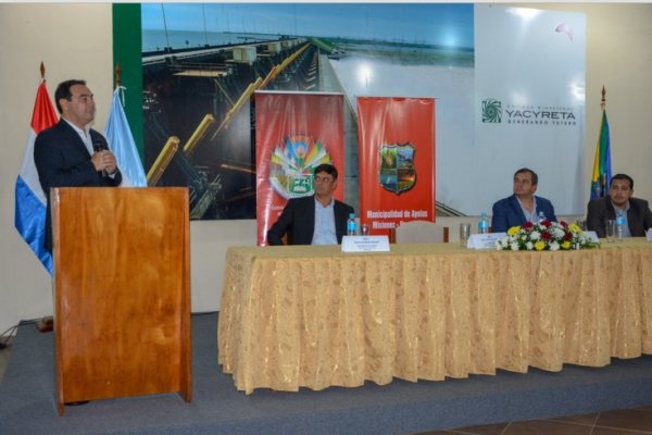 El gobernador Valdés propuso en Paraguay trabajar en conjunto en el futuro puerto de Ituzaingó