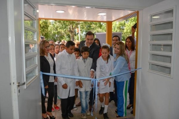 Valdés inauguró en Loreto las ampliaciones de la Escuela N°520 y la creación de la Terminal de ómnibus