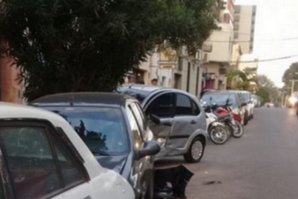 Conductor alcoholizado chocó contra tres autos estacionados