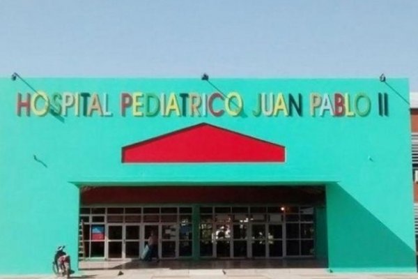 Santa Rosa: Dos niños graves al caer de una camioneta y ser aplastados por una grúa