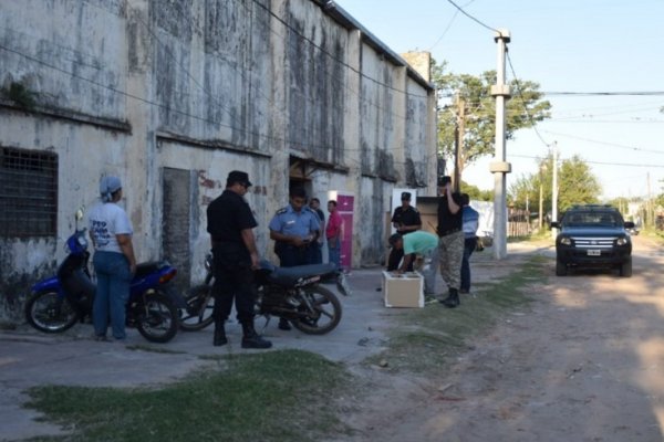 Sorpresiva inspección policial en una mueblería clandestina de colombianos