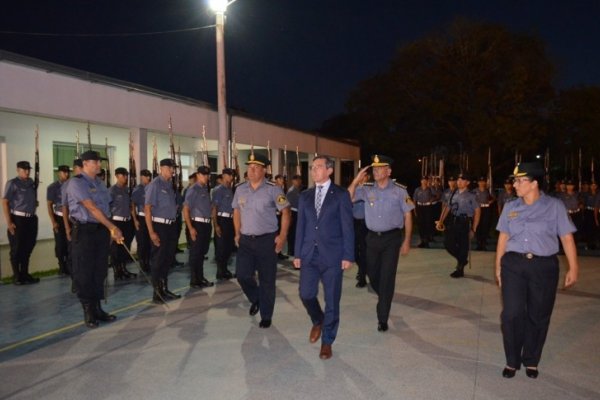 Acto de ascensos a Suboficiales Cadetes y cambio de abanderados y escoltas de la División Escuela de Policía