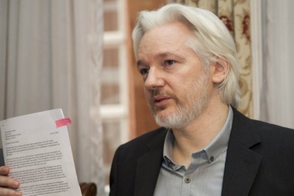 Detuvieron a Julian Assange en la embajada de Ecuador en Londres