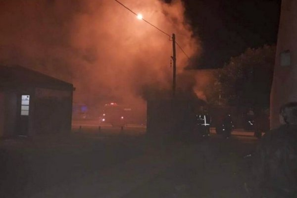 Cortocircuito provocó incendio en una verdulería del B° San Gerónimo