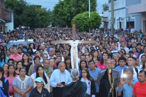 Multitudinaria manifestación de fe en el Vía Crucis de Goya