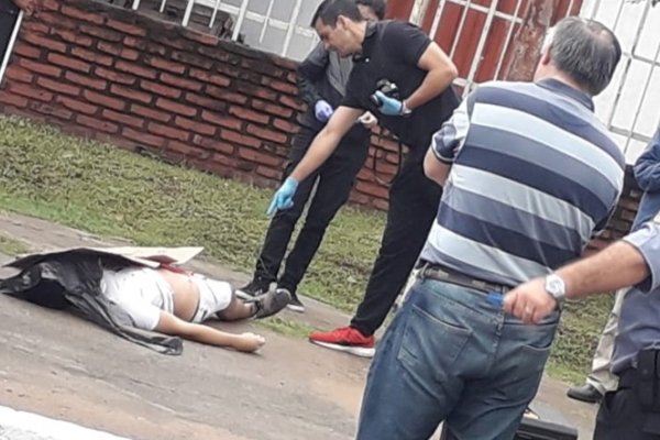 Mataron a un hombre de varias puñaladas por arrojar una piedra a una vivienda