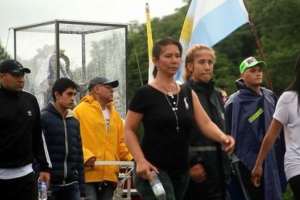 Llueva o truene los Tres Pueblos peregrinan para agradecer a la Madre