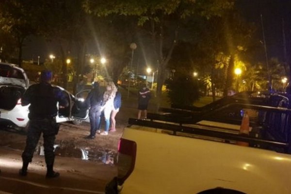 Demoraron a una pareja en actitud sospechosa en la plaza Mercosur