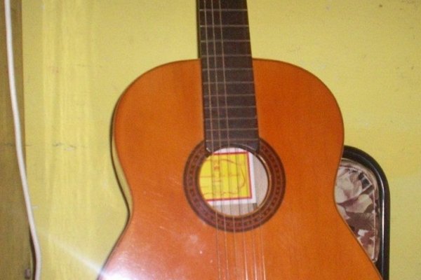 Detienen a sujeto que intentó vender una guitarra robada vía Facebook