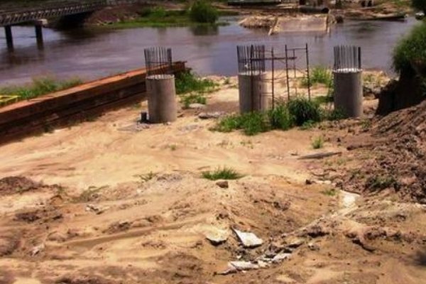 Se demoran las obras del puente en arroyo Guazú