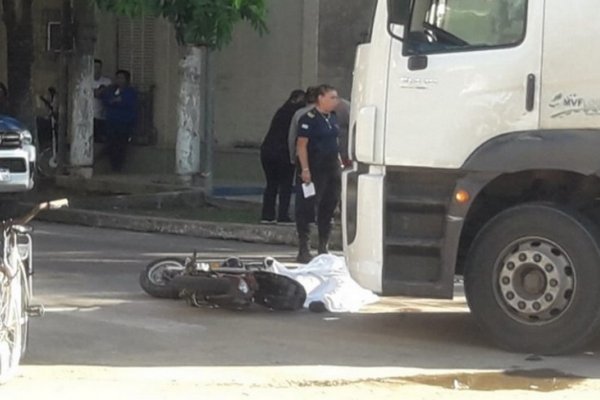 Mujer murió al ser atropellada por un camión en avenida 3 de Abril