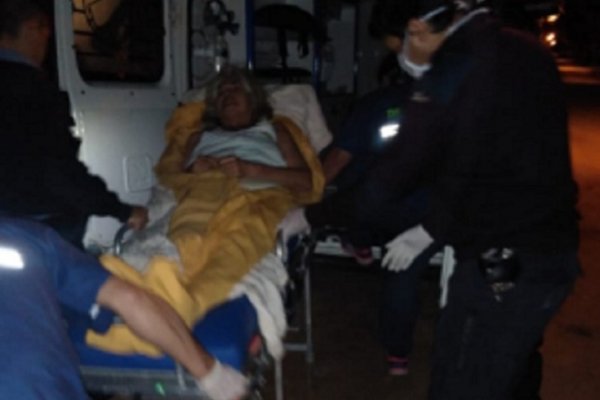Policías rescataron de una vivienda a una anciana en estado de abandono