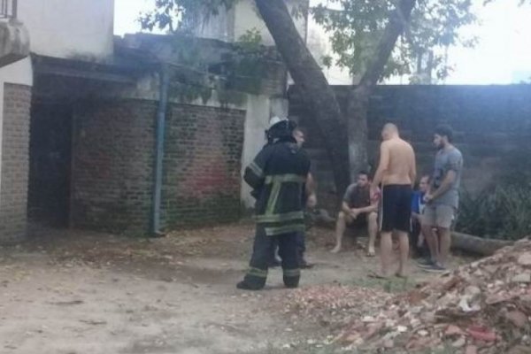 Trató de secar la ropa con una estufa y terminó incendiando su vivienda