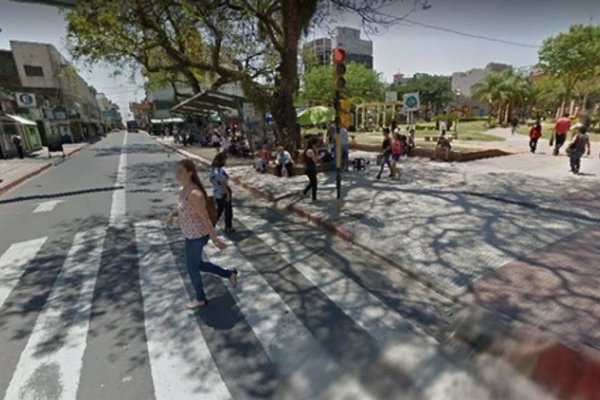 Remisero golpeó a una persona ciega que trataba de cruzar la calle