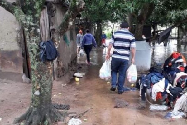Por las intensas lluvias, en Itatí ya hay evacuados y San Luis del Palmar entró en alerta