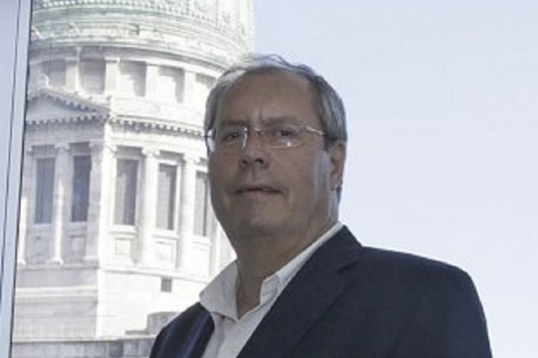 Murió el diputado Olivares