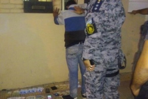 Detuvieron a colombiano armado con un revólver y un cuchillo