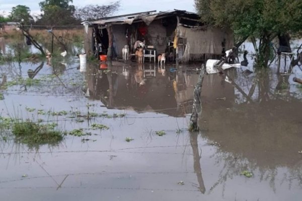 Emergencia hídrica en Itatí: doce familias evacuadas y peligro de derrumbe de puentes tras caer 200 mm