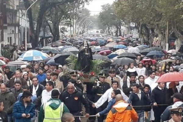 Miles de esquinenses rindieron homenaje a Santa Rita