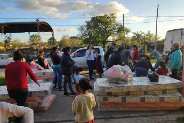 San Luis del Palmar: Entregaron recursos a evacuados