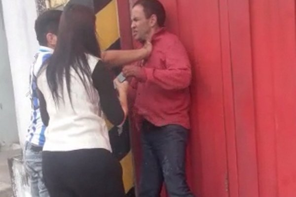 Vecinos demoraron a un arrebatador y recuperaron un celular