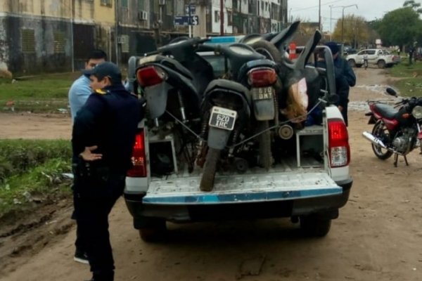 Allanaron un desarmadero de motos en el barrio Loma Linda