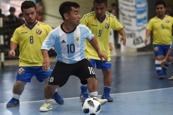 Robaron bolsos con indumentaria de la selección Argentina de talla baja