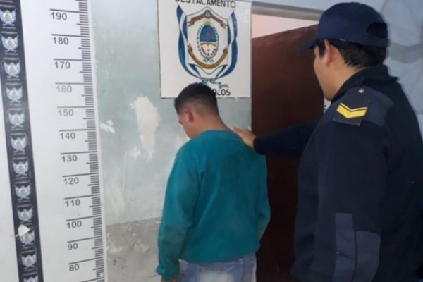 Le robaron el casco y lo encontró en venta en Facebook