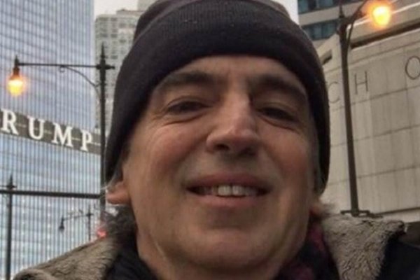 Confirman que el pediatra detenido por pornografía infantil fotografió a dos nenas en el Garrahan y allanaron el hospital