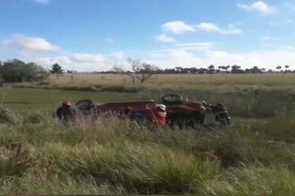 Camioneta despistó y volcó cerca de Tatacuá: llevaba personas a votar