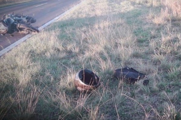 Camión perdió dos ruedas: Mató a motociclista e hirió a automovilista