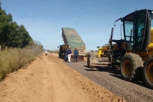Avanza el enripiado de 15 kilómetros de la Ruta Provincial Nº 83 en Goya