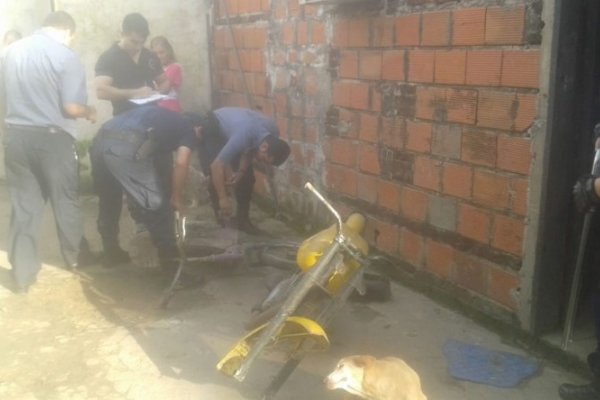 Policías allanaron desarmadero de motos en el barrio Jardín
