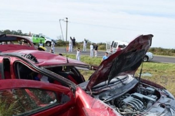 Mujer falleció tras despiste y vuelco de un auto en Mercedes