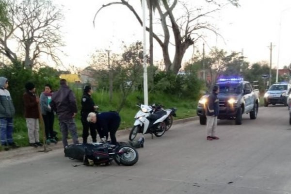Policía en moto terminó herido al embestir a un caballo suelto