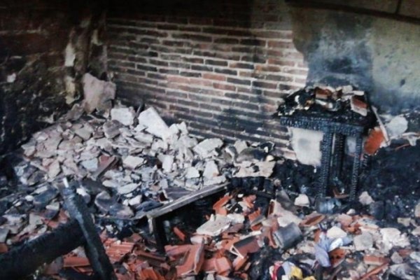 Piden ayuda tras el incendio en el Juan de Vera: 25 personas quedaron con lo puesto