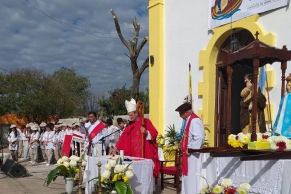 Monseñor Canecin participó de la fiesta de San Pedro en Perugorría